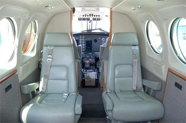 1989 BEECHCRAFT KING AIR C90A Photo 5