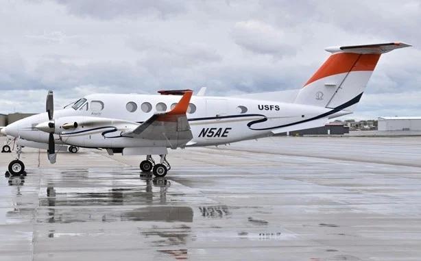 2005 BEECHCRAFT KING AIR B200 Photo 2