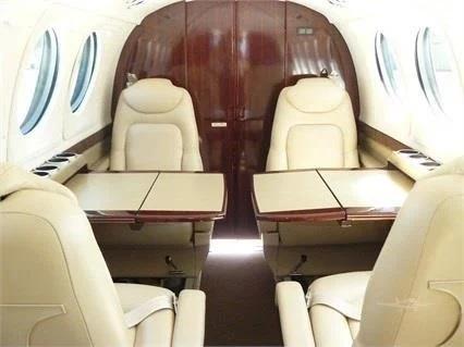 2005 BEECHCRAFT KING AIR B200 Photo 3