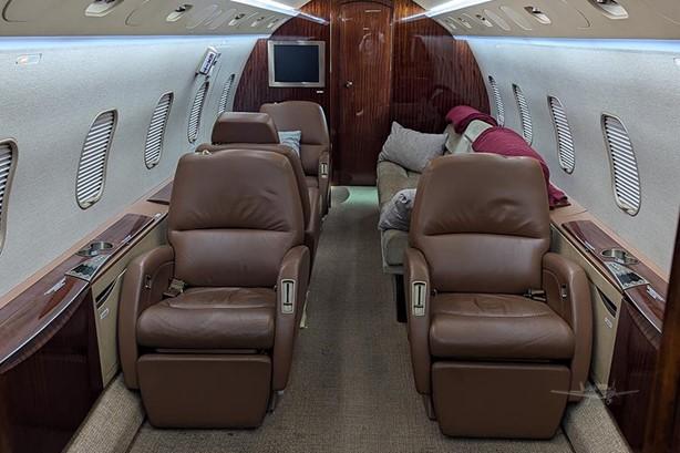 2006 BOMBARDIER CHALLENGER 300 Photo 3