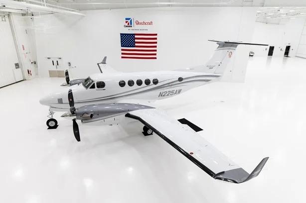 2023 BEECHCRAFT KING AIR 260 Photo 2