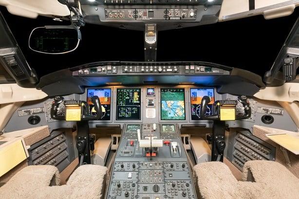 2012 BOMBARDIER CHALLENGER 605 Photo 7