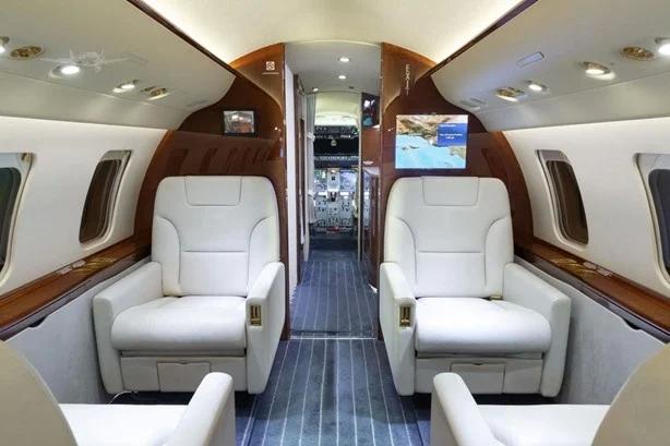 2009 BOMBARDIER CHALLENGER 605 Photo 3