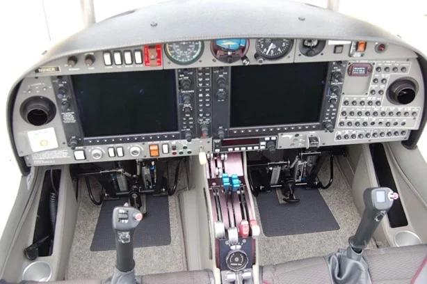 2007 DIAMOND DA42 L360 Photo 4