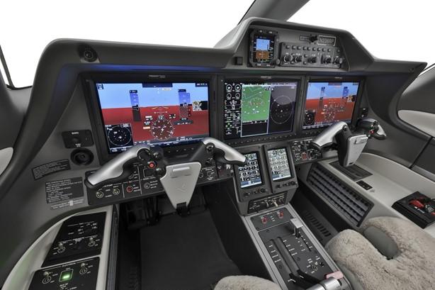 2018 EMBRAER PHENOM 300E Photo 3