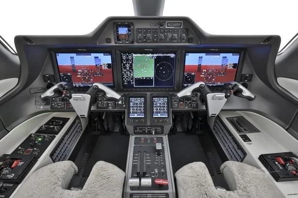 2018 EMBRAER PHENOM 300E Photo 4