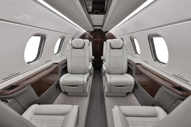 2018 EMBRAER PHENOM 300E Photo 7