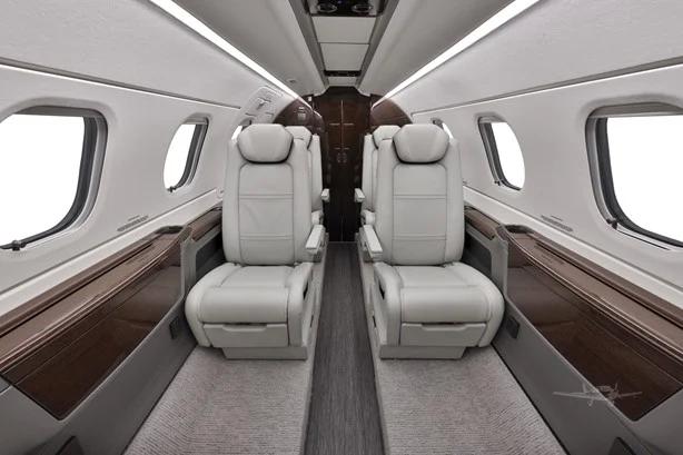 2018 EMBRAER PHENOM 300E Photo 2