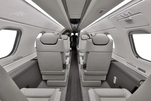 2018 EMBRAER PHENOM 300E Photo 2