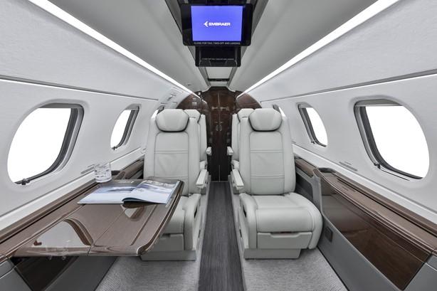 2018 EMBRAER PHENOM 300E Photo 7