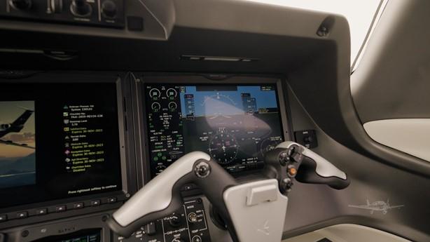 2021 EMBRAER PHENOM 100EV Photo 2