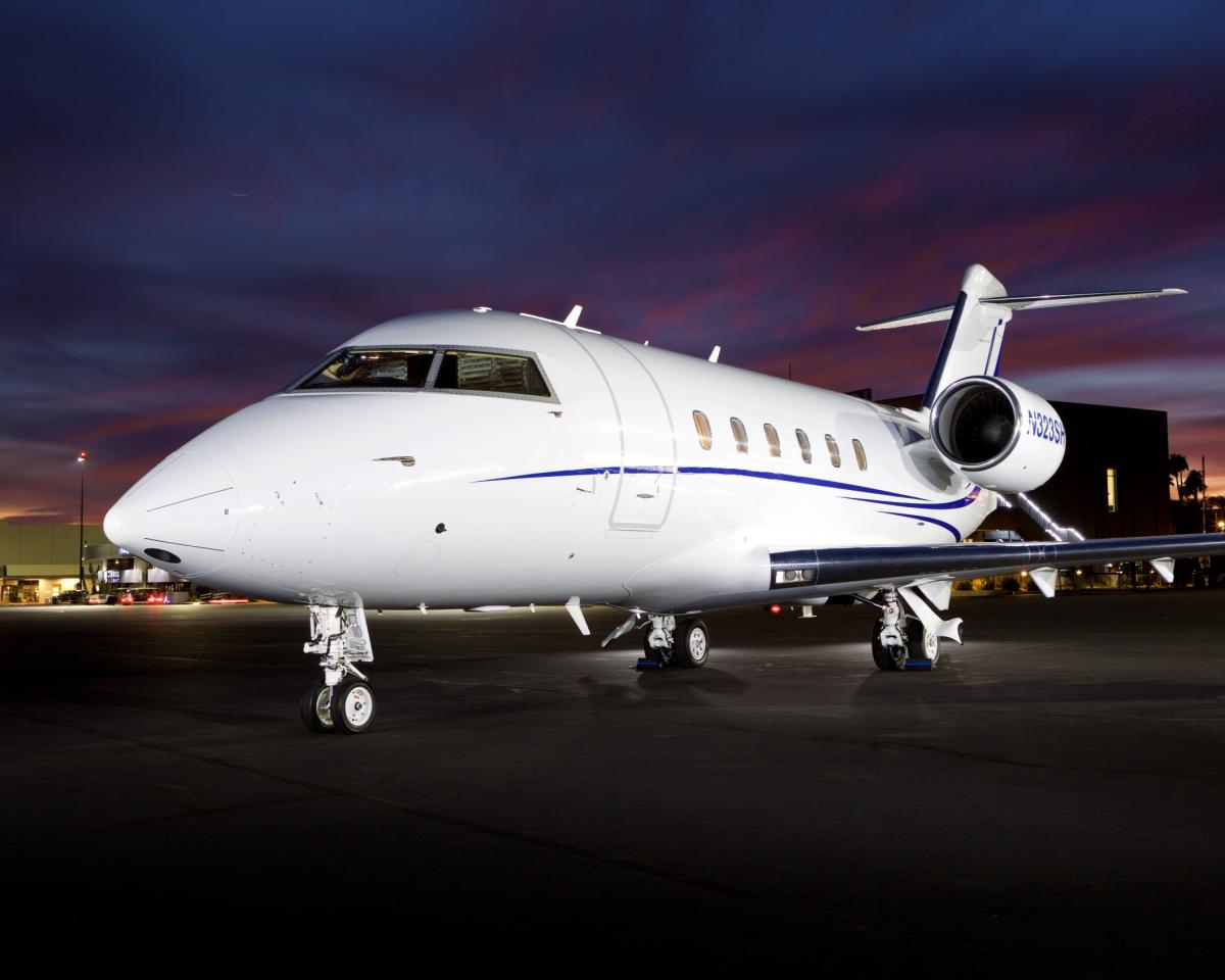 1998 Bombardier Challenger 604 Photo 3