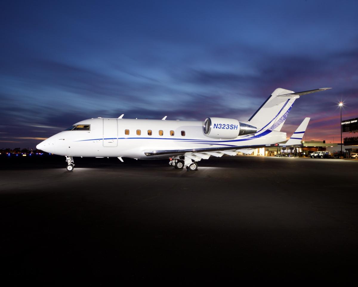 1998 Bombardier Challenger 604 Photo 2