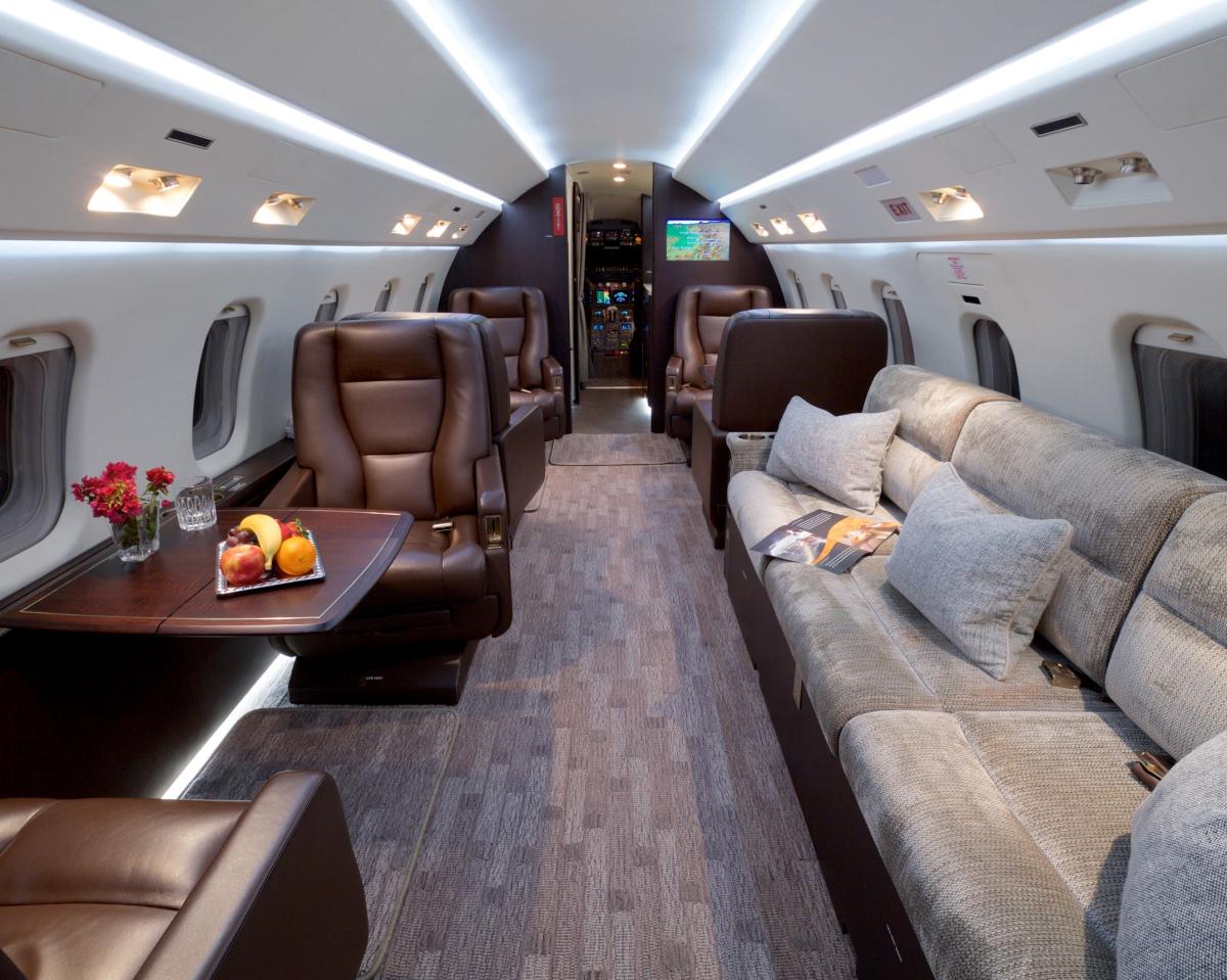 1998 Bombardier Challenger 604 Photo 5