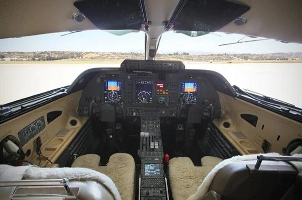 2009 PIAGGIO P-180 AVANTI II Photo 7