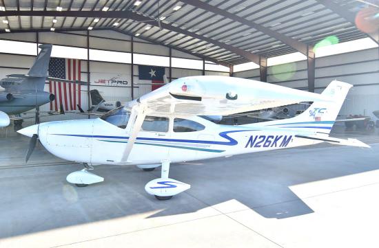 2001 Cessna 182T Photo 2