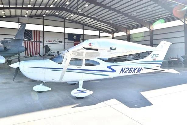 2001 CESSNA TURBO 182T SKYLANE Photo 2