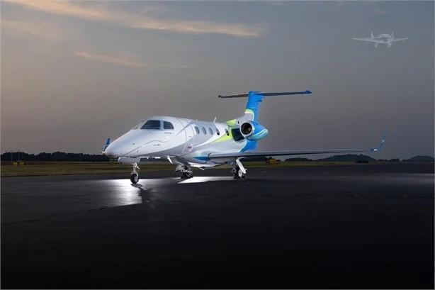 2016 EMBRAER PHENOM 300 Photo 2