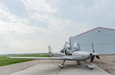 2010 Cirrus SR22T Photo 2