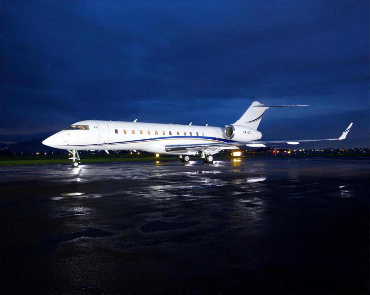 2003 Bombardier Global Express Photo 2