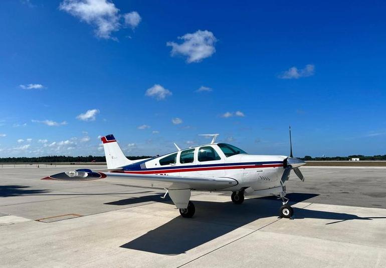 1977 Beech F33A Bonanza Photo 2