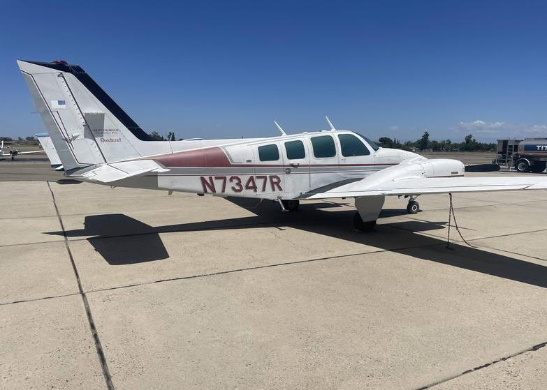 1974 Beech 58 Baron Photo 2