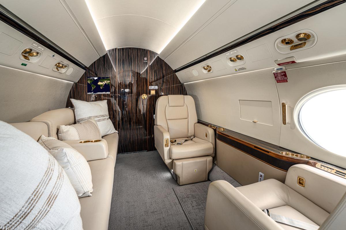 2008 Gulfstream G450 Photo 2