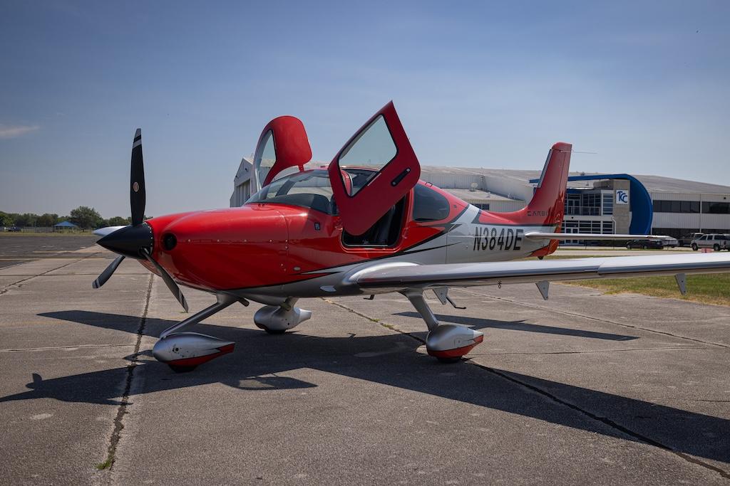 2021 Cirrus SR22 G6 GTS Photo 2