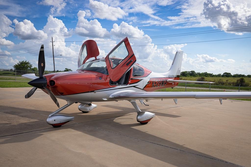 2019 Cirrus SR22T G6 GTS Photo 2