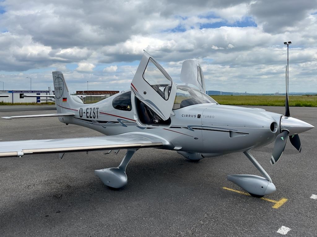 2010 Cirrus SR22T G3 GTS Photo 2