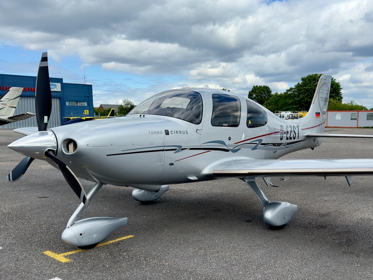 2010 Cirrus SR22T G3 GTS Photo 2