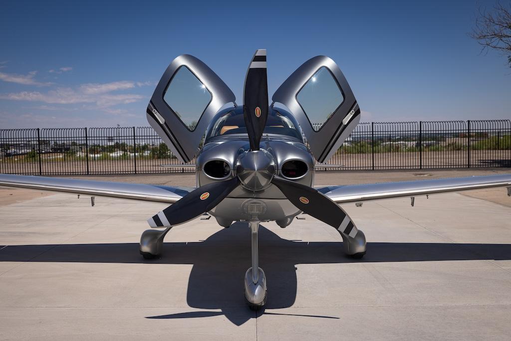 2016 Cirrus SR22T G5 GTS Photo 2