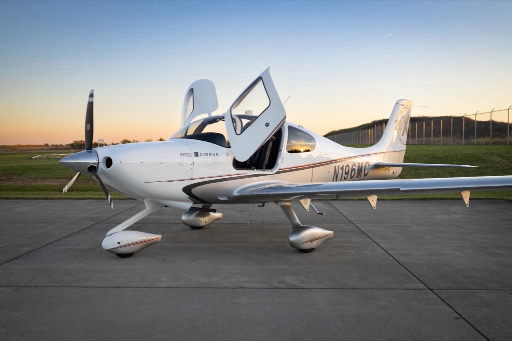 2010 Cirrus SR20 G3 GTS Photo 2