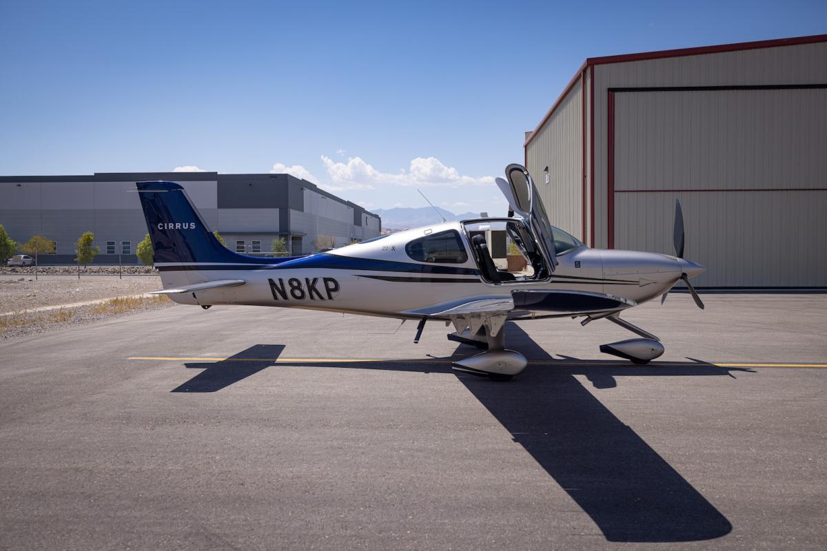 2017 Cirrus SR22 G6 GTS Photo 2