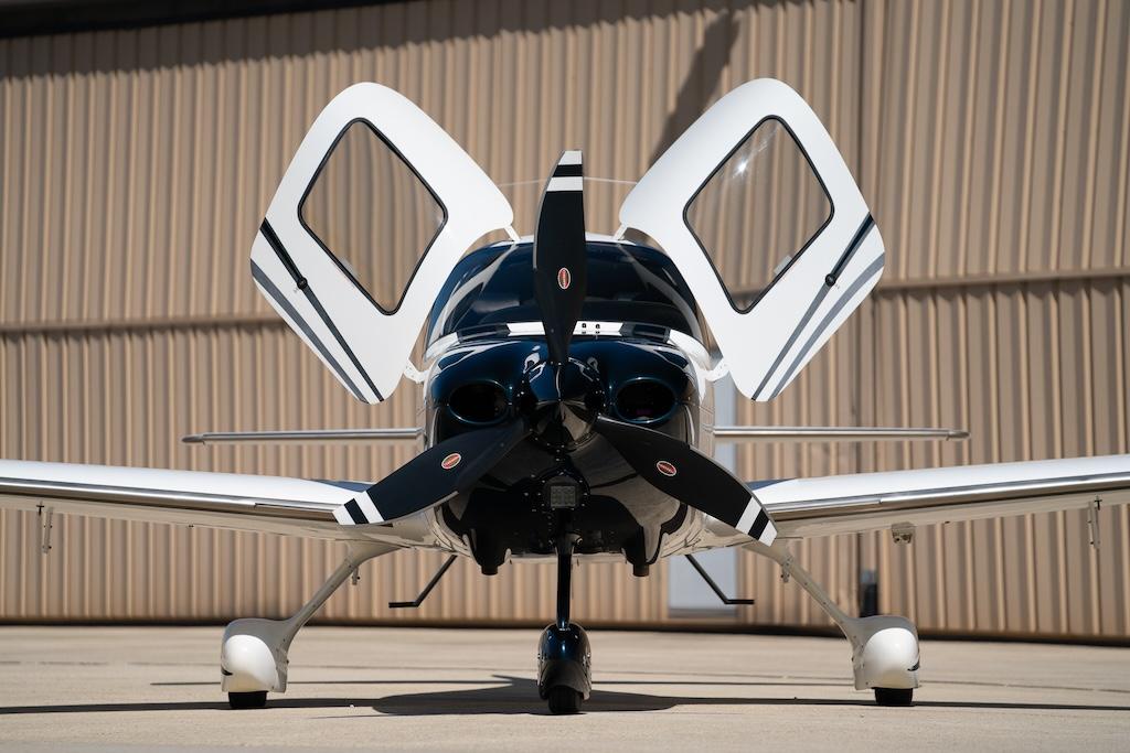 2014 Cirrus SR22T G5 GTS Photo 2