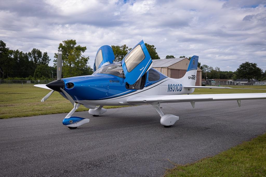 2002 Cirrus SR22 Photo 2