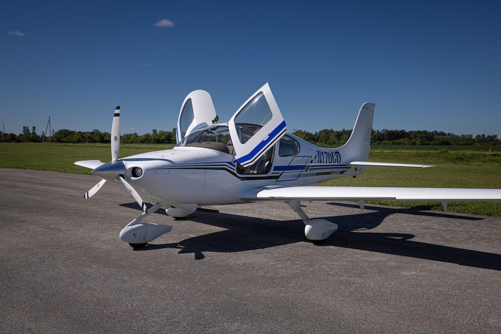 2000 Cirrus SR20 Photo 2