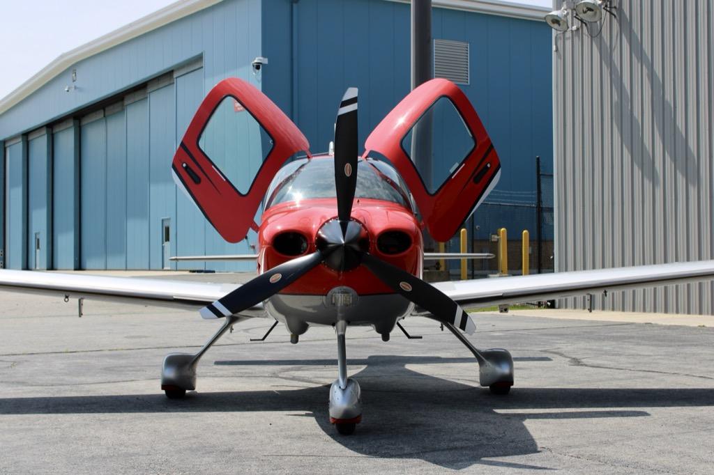 2019 Cirrus SR22 G6 GTS Photo 2