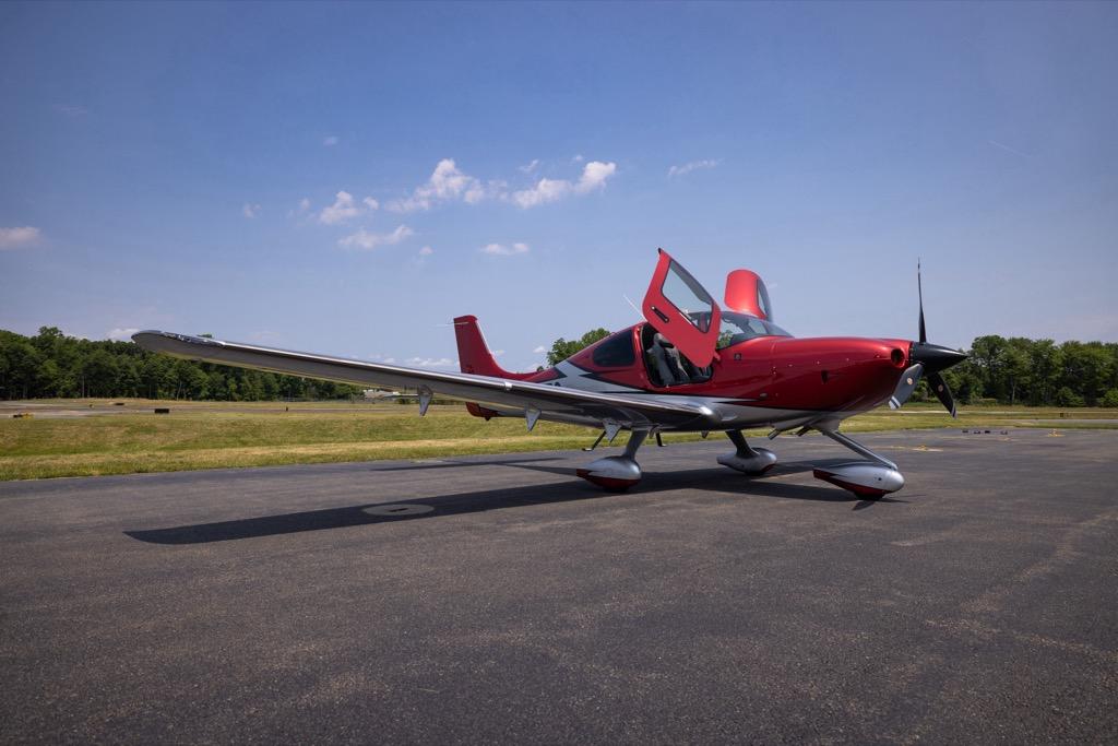 2023 Cirrus SR22 G6 GTS Photo 2