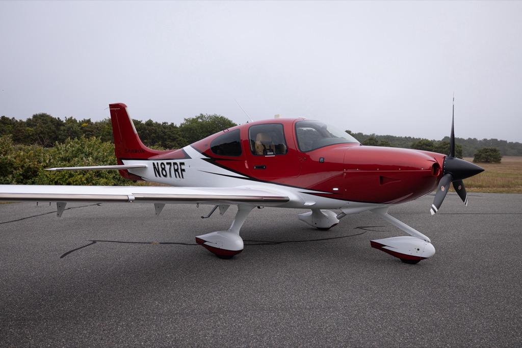 2022 Cirrus SR22 G6 GTS Photo 2