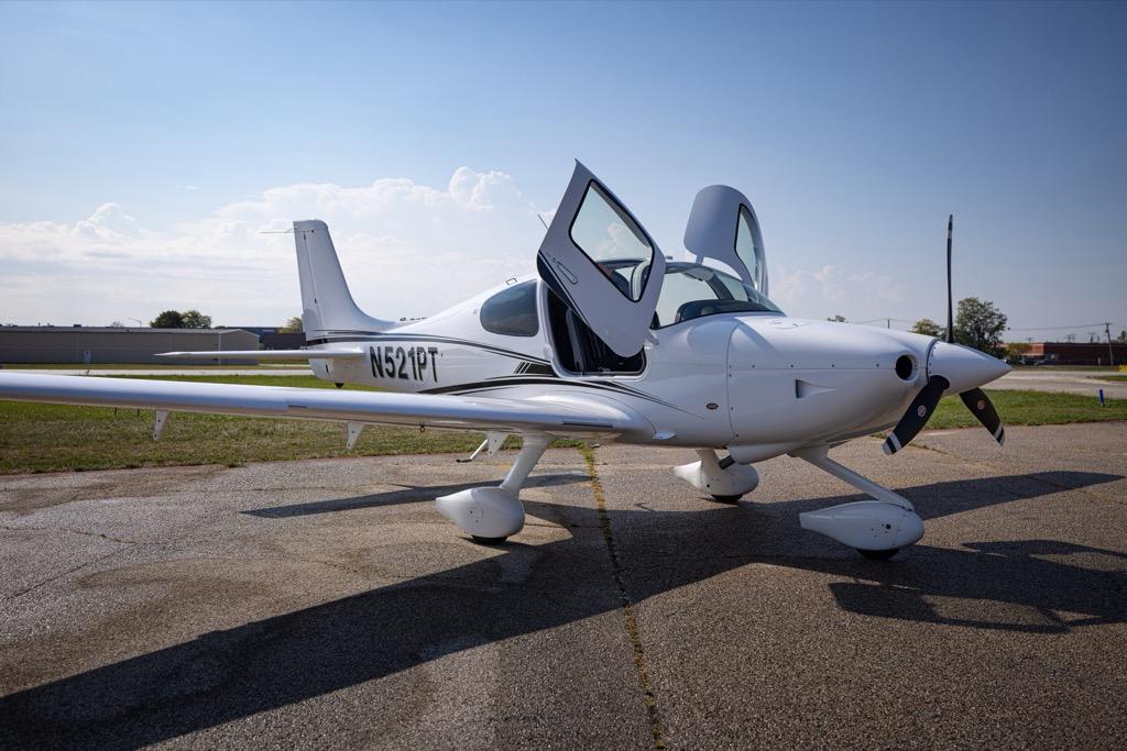 2023 Cirrus SR20 G6 Photo 2