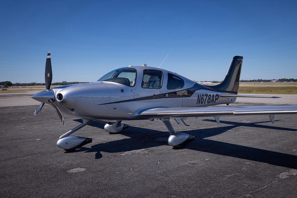 2015 Cirrus SR22T G5 GTS Photo 2