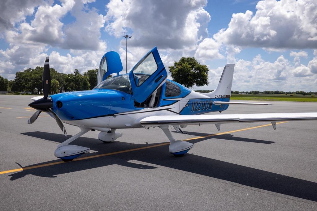 2019 Cirrus SR22T G6 GTS Photo 2