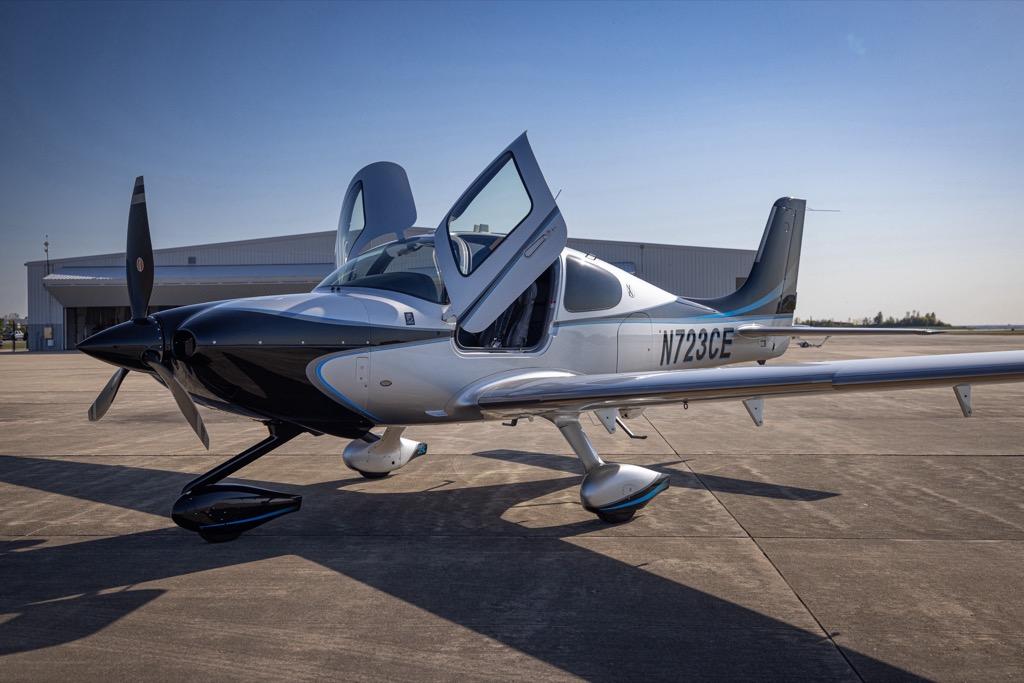 2018 Cirrus SR22T G6 GTS Photo 2