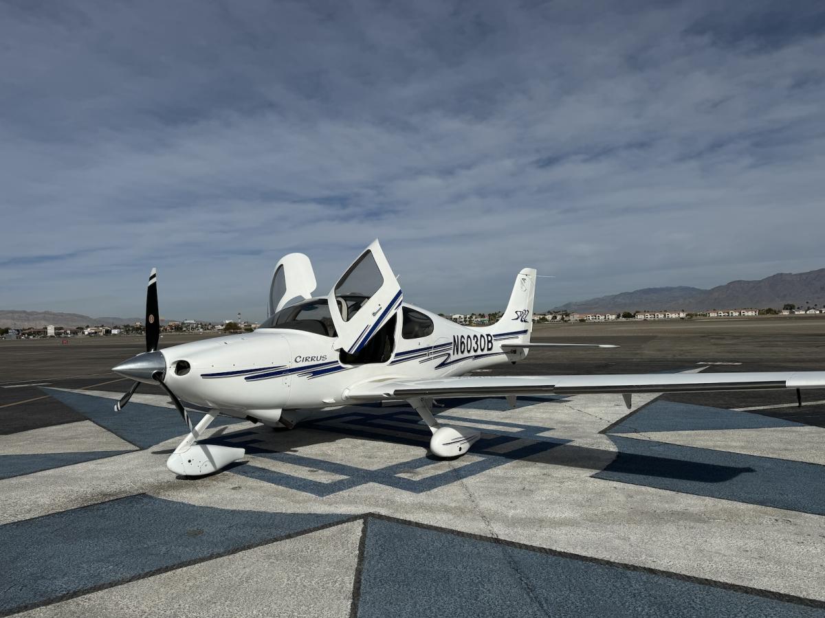 2003 Cirrus SR22 Photo 2