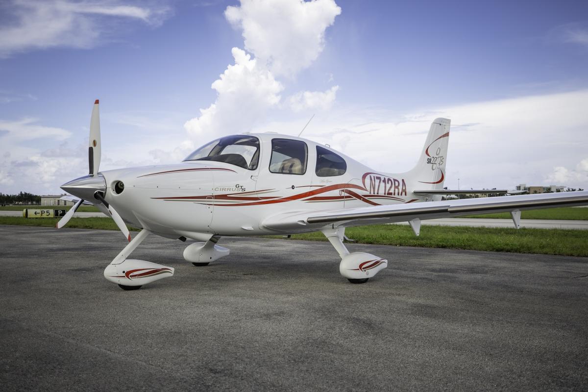 2006 Cirrus SR22 G2 GTS Photo 2