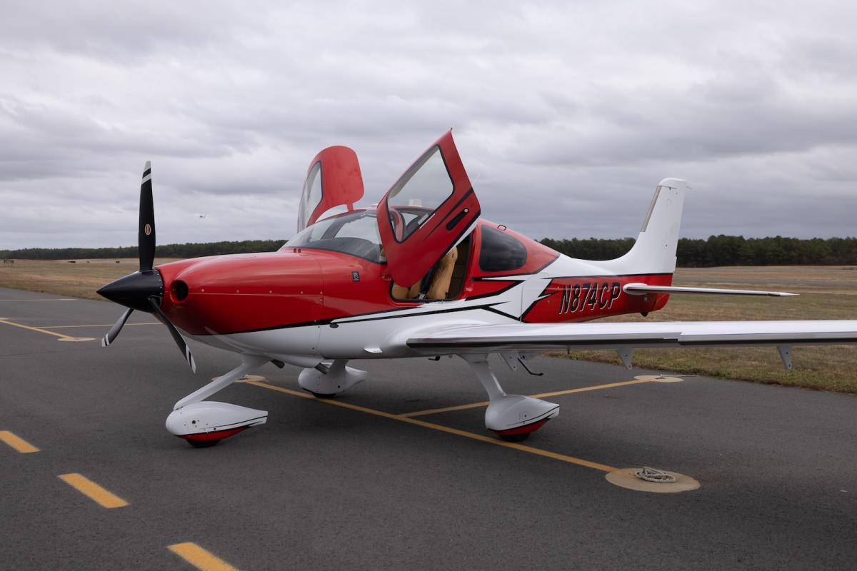 2018 Cirrus SR22 G6 GTS Photo 2