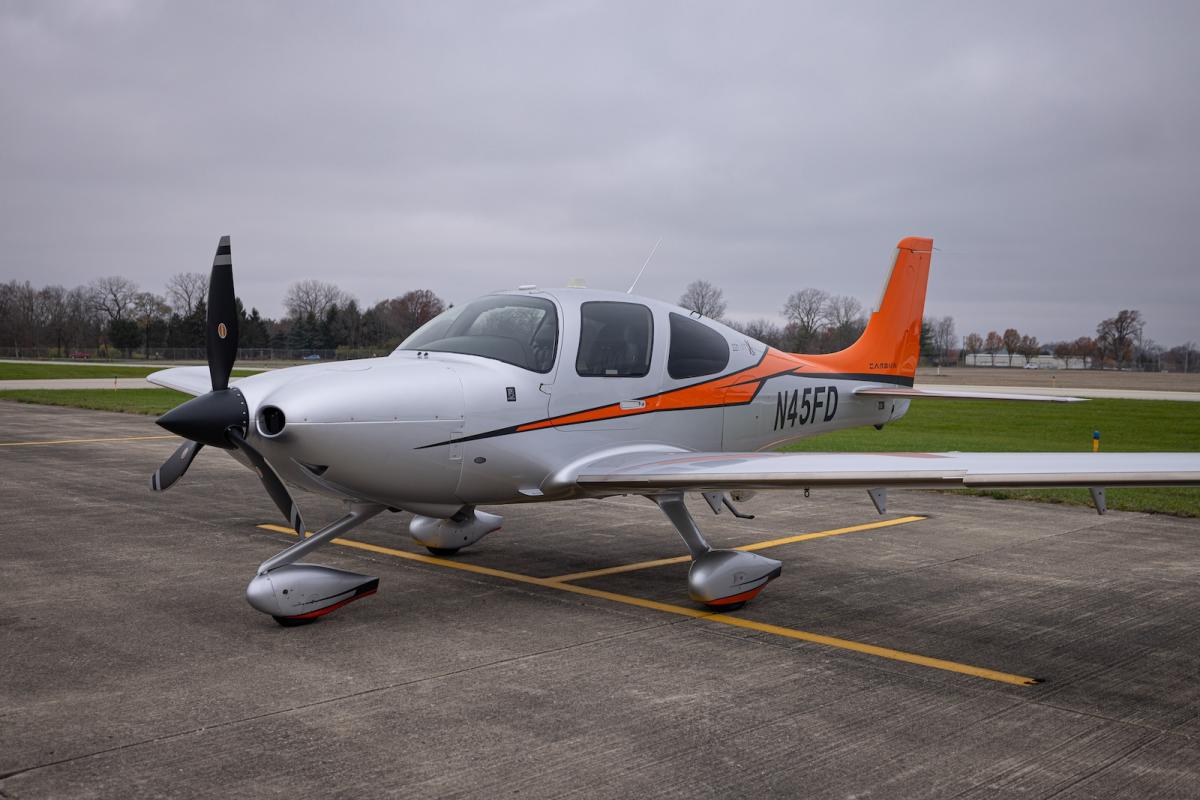 2017 Cirrus SR22T G6 GTS Photo 2