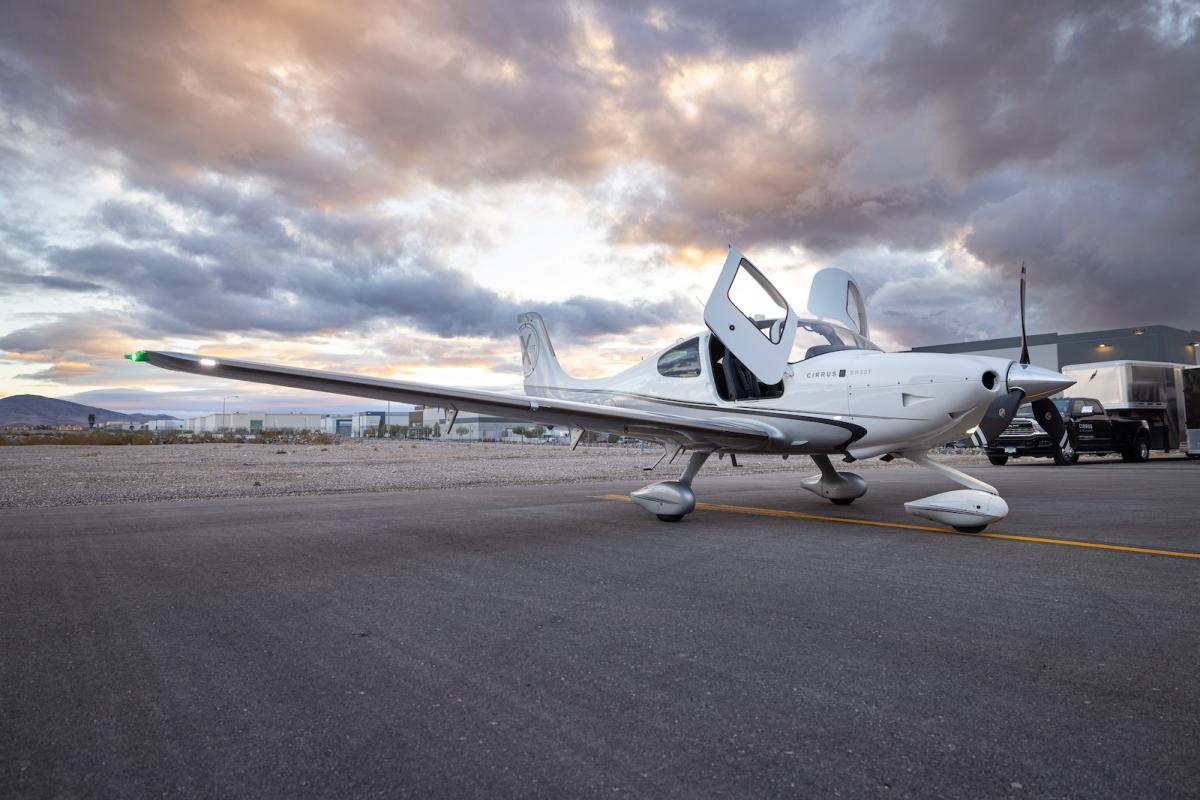 2011 Cirrus SR22T GTS Photo 2