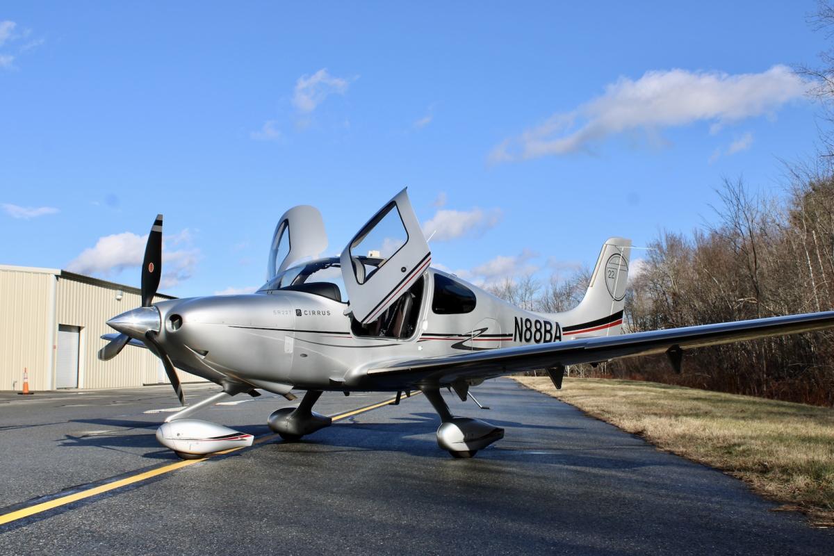 2010 Cirrus SR22T G3 GTS Photo 2